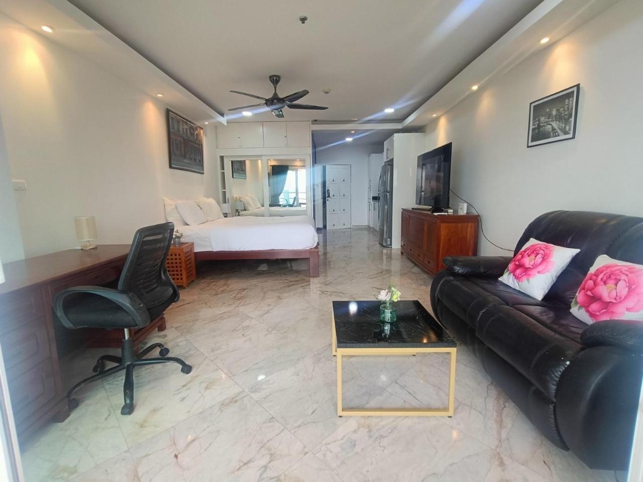 View Talay 6 Pattaya Beach Apartment By Honey Exterior photo